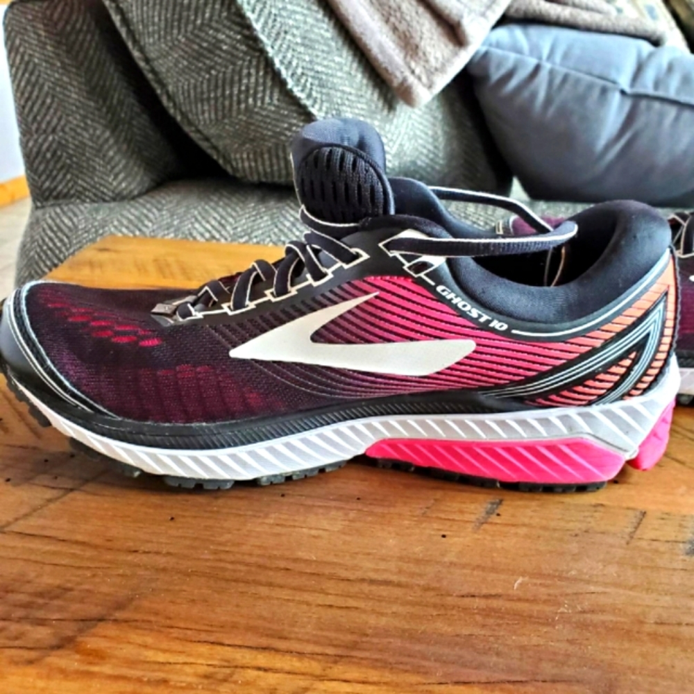 Brooks Ghost running shoes size 10